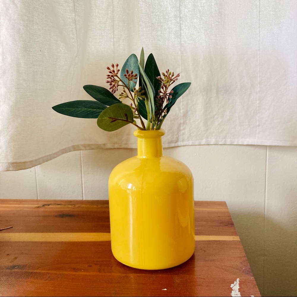 Vintage | yellow vase